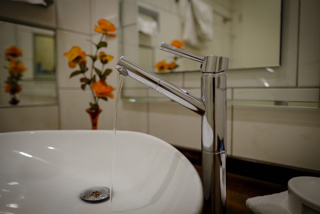 Como reparar un lavabo de resina o porcelana. 