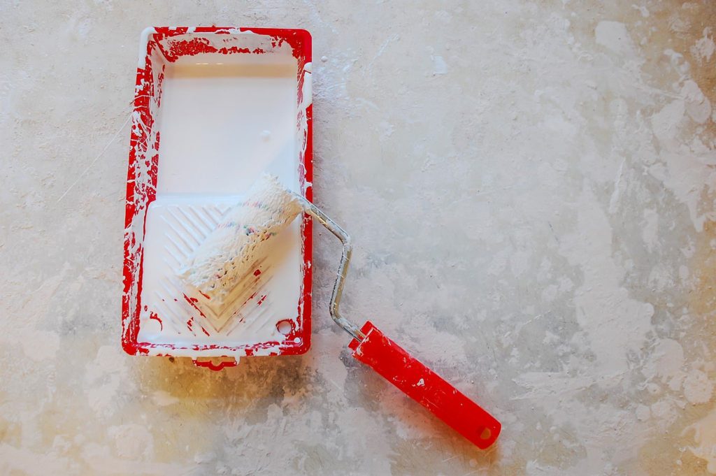 Cómo pintar el techo del baño en 10 pasos